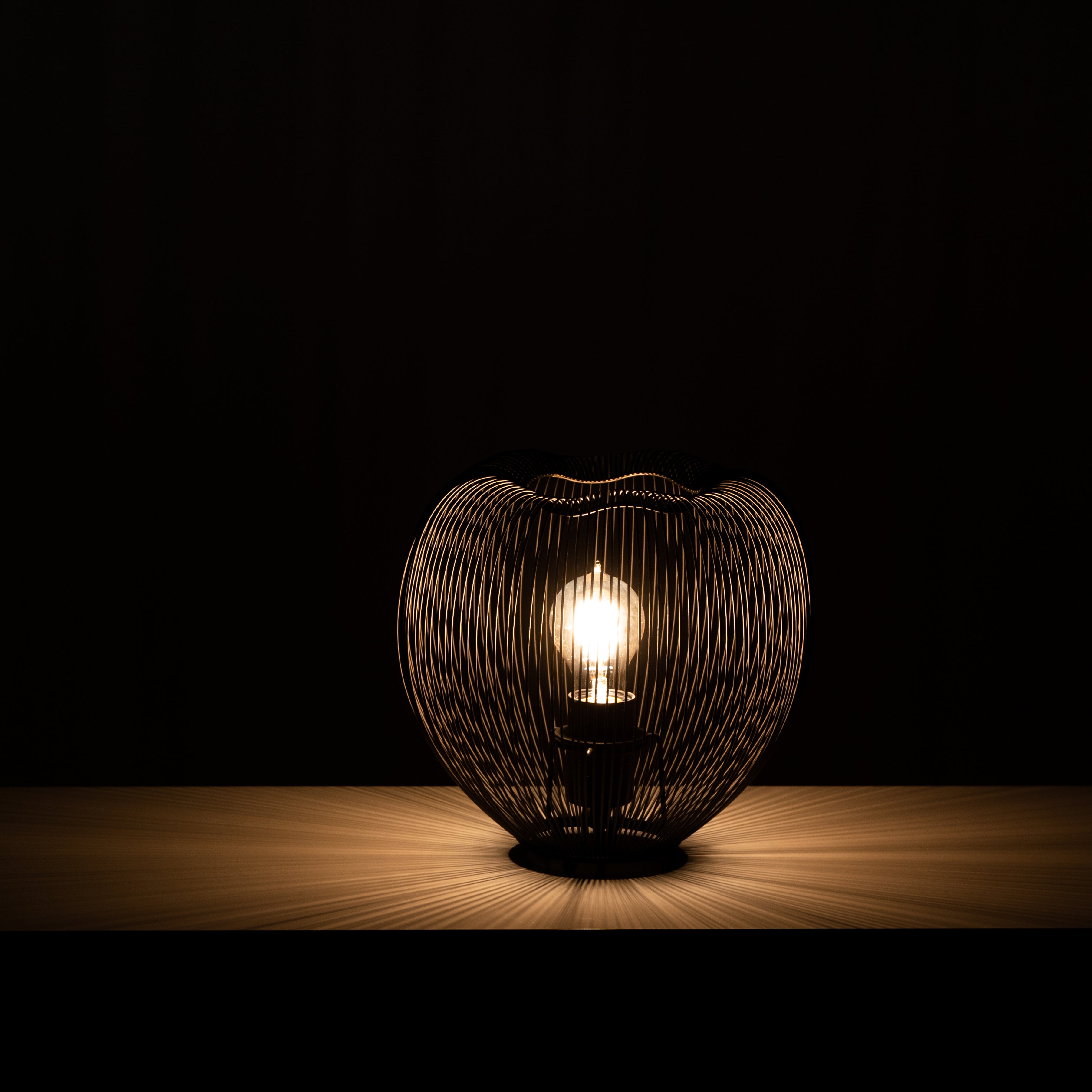 Brilla, Lampada da tavolo (26cm X 26cm H. 25cm)