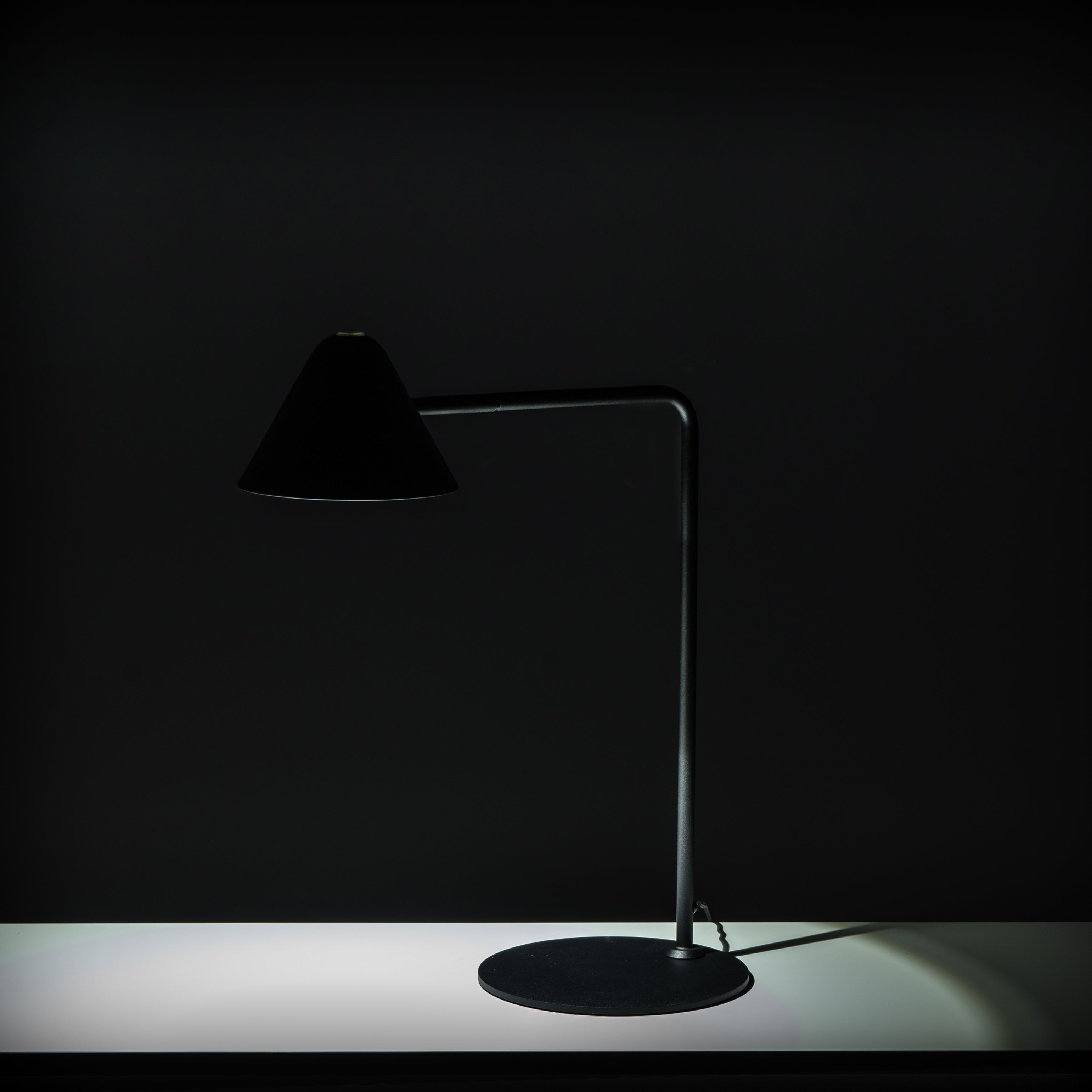 Ambar, Lampada da tavolo LED (20cm X 37.5cm H. 48.5cm)