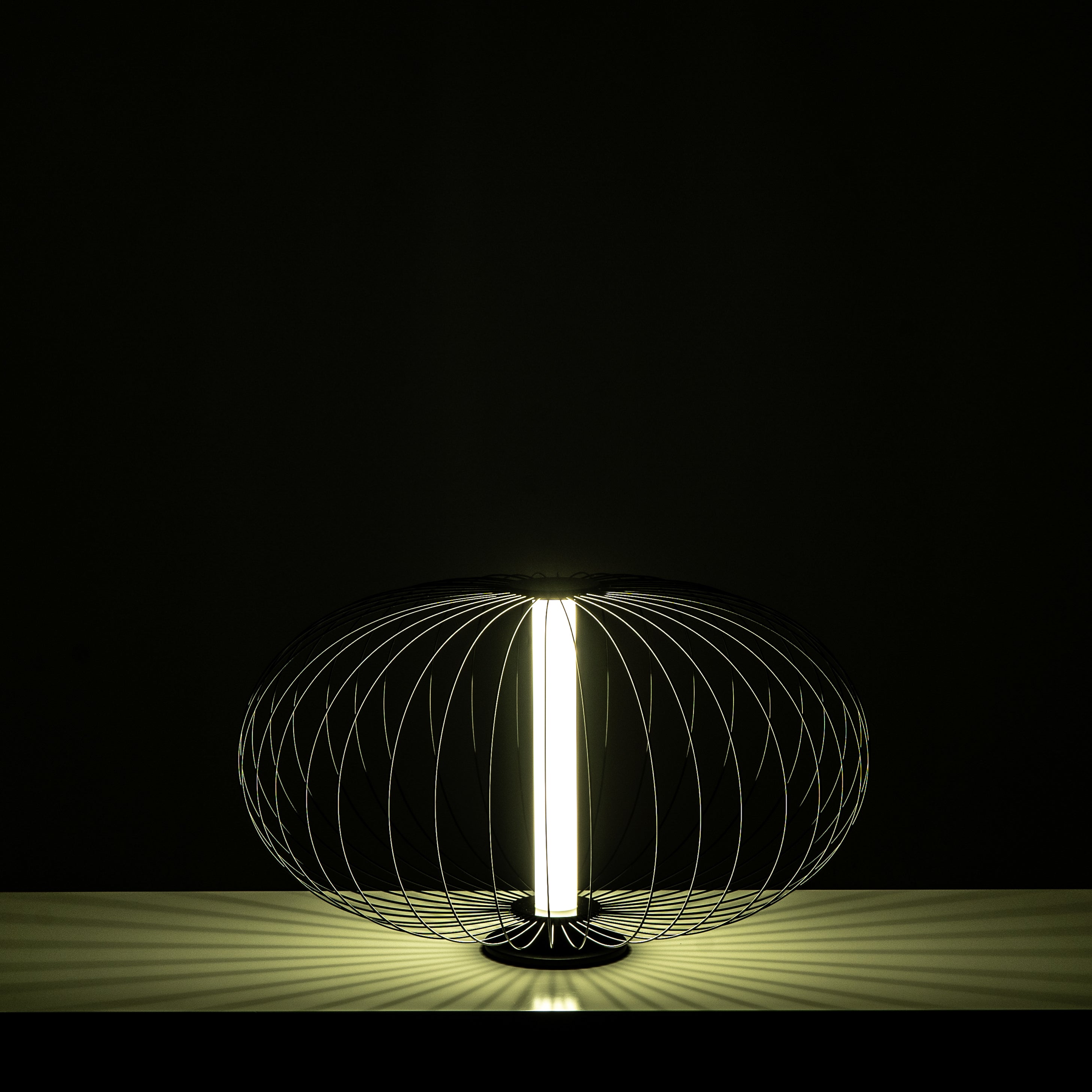 Radiante, Lampada da tavolo LED (50cm X 50cm H. 29cm)