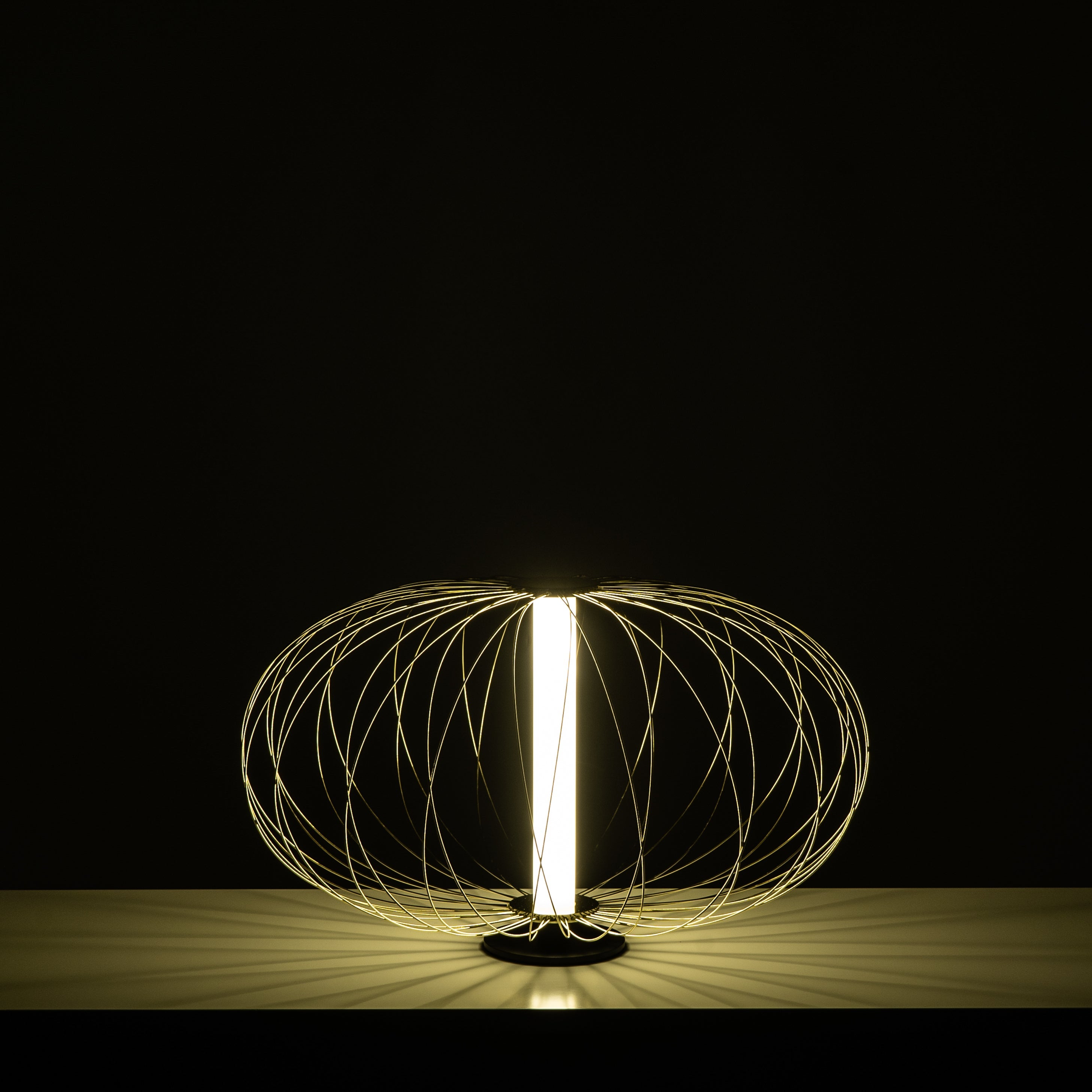 Radiante, Lampada da tavolo LED (50cm X 50cm H. 29cm)