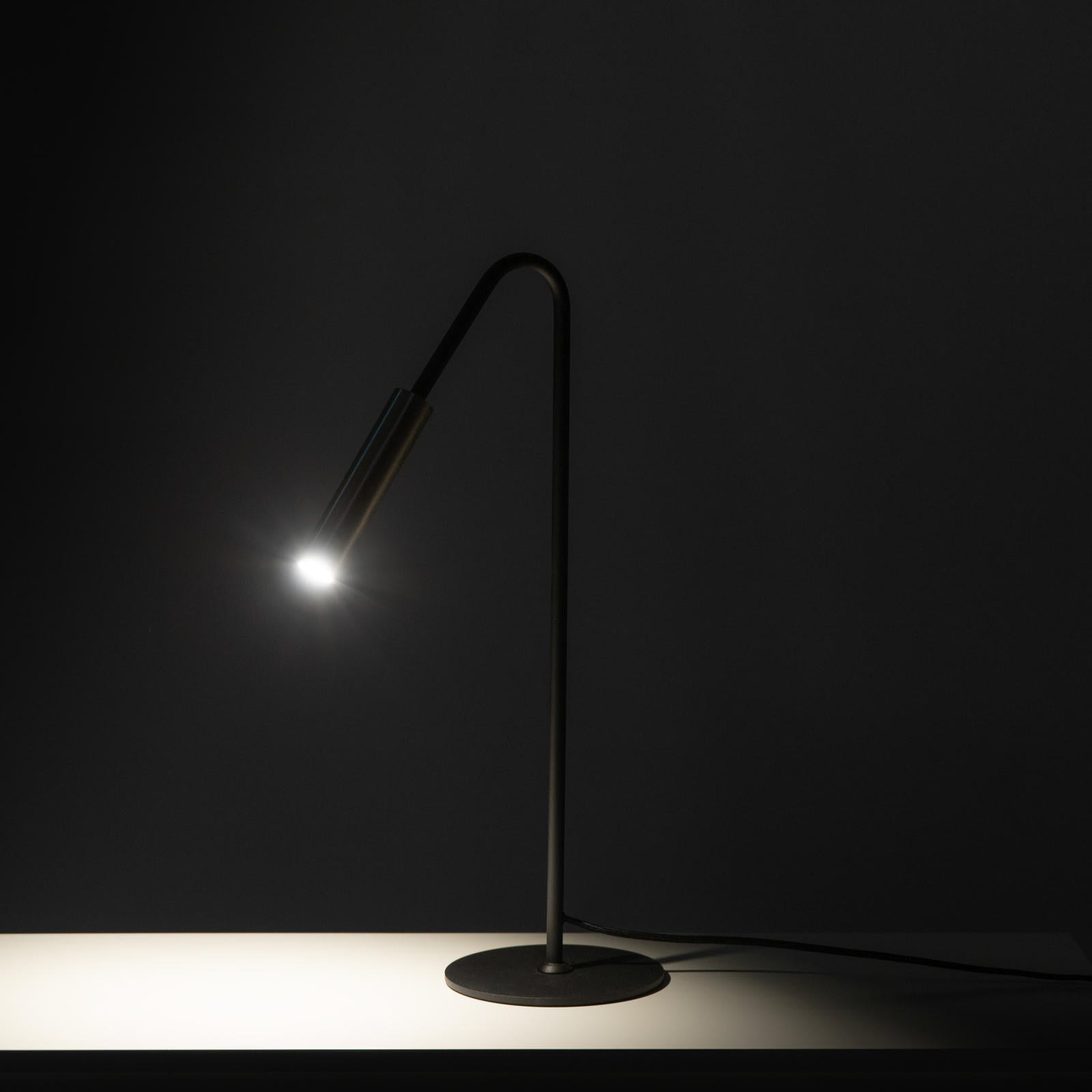 Centella, Lampada da tavolo LED (17cm X 17cm H. 56cm)