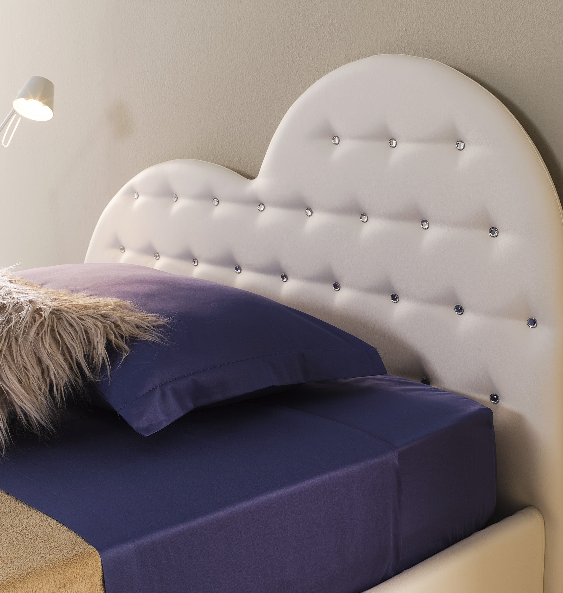 Valentina, Letto a una piazza e mezza con testiera a cuore (136cm X 210cm X 106cm)